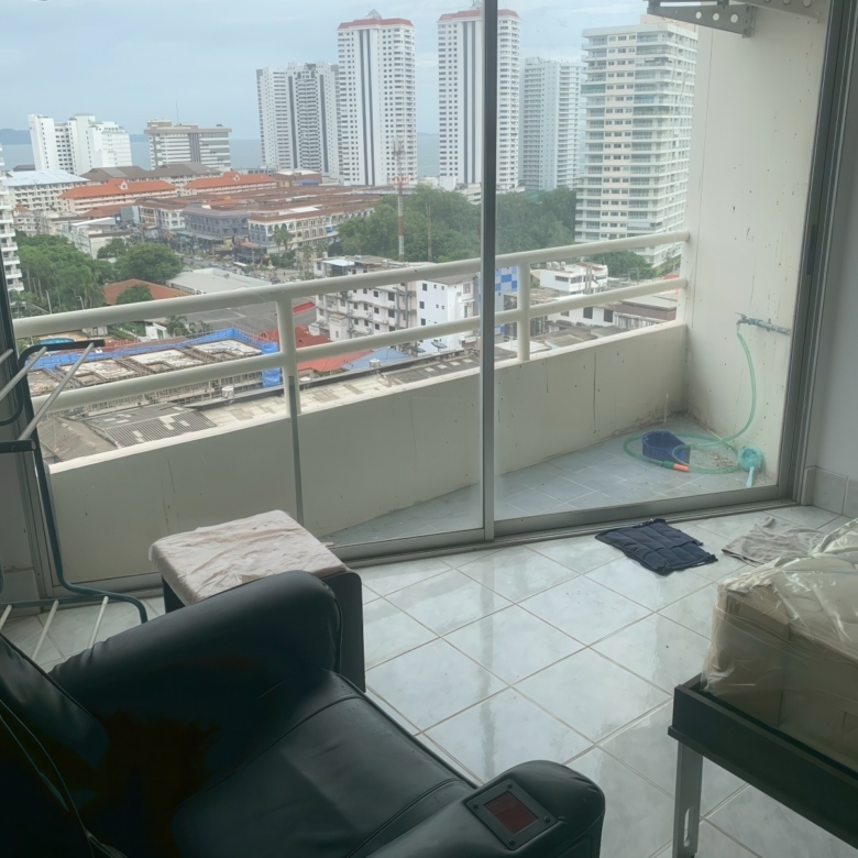View Talay 1 studio condo for sale Pattaya exterior