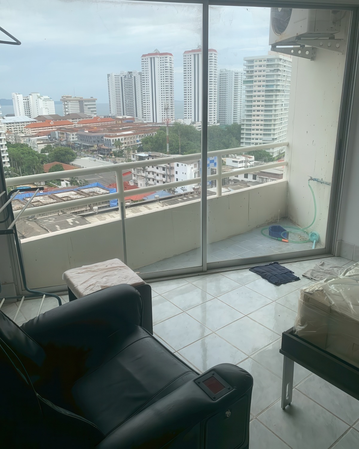 View Talay 1 studio condo for sale Pattaya exterior