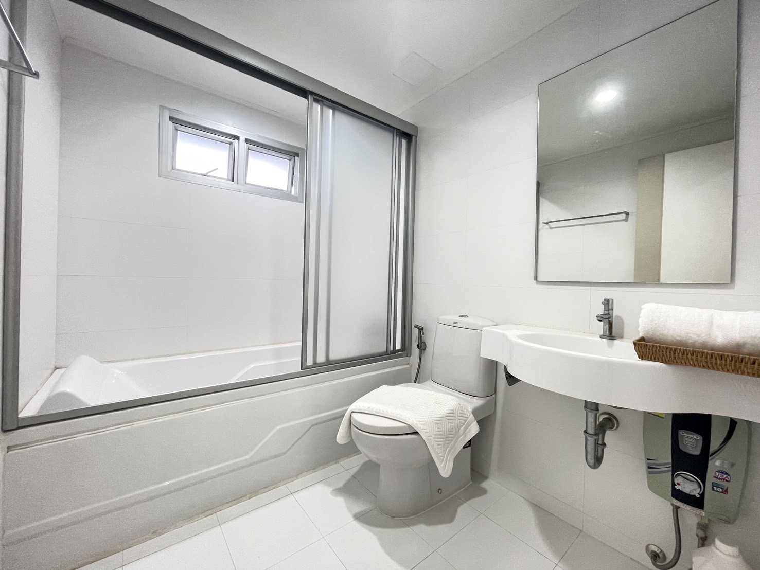 “Living room with sea view in 2-bedroom condo for sale Lumpini Park Beach Jomtien Pattaya”