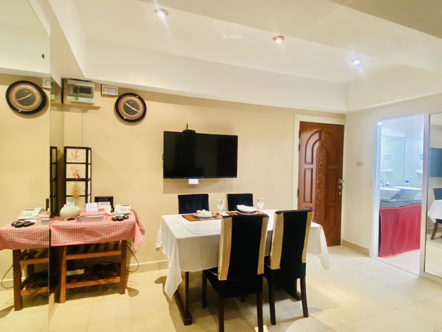 “Spacious living room in 1-bedroom Center Condotel condo for sale South Pattaya”