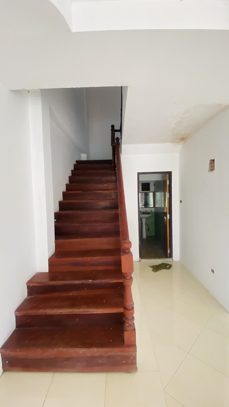 2-storey renovation house for sale near Mabprachan Lake