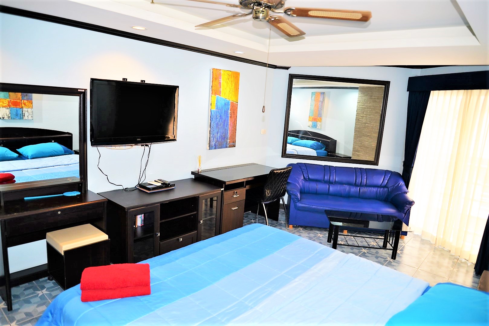 Jomtien Beach Condo living area and balcony