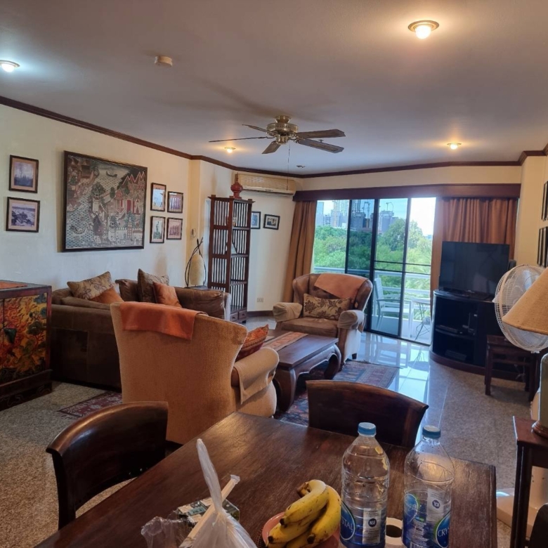 Spacious 1-bedroom condo for sale at View Talay 2B, Pattaya