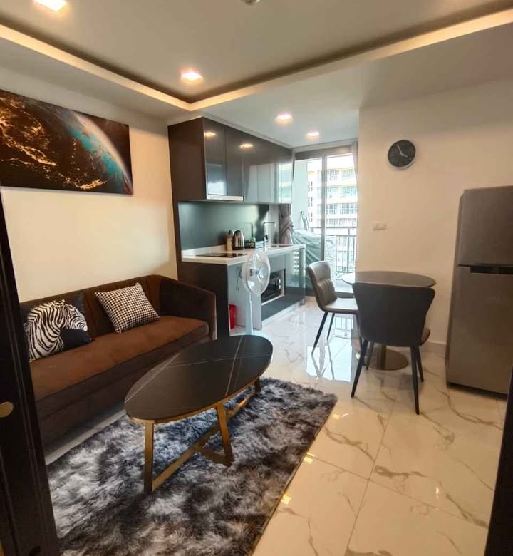 Fully furnished 1-bedroom condo for rent at Arcadia Center Suites Pattaya