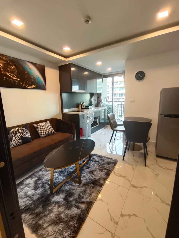 Fully furnished 1-bedroom condo for rent at Arcadia Center Suites Pattaya