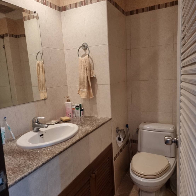 Spacious 1-bedroom condo for sale at View Talay 2B, Pattaya