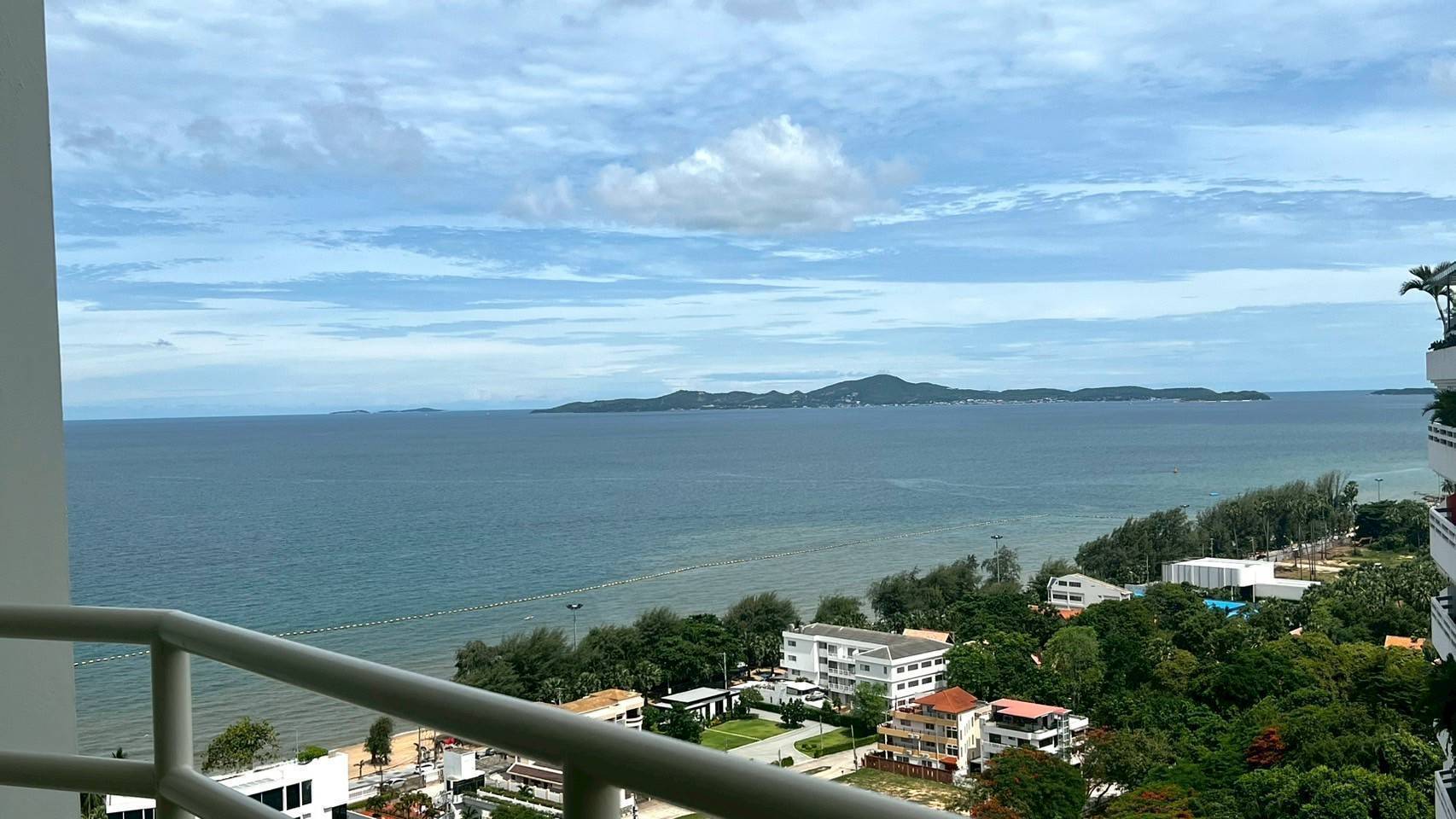 High-floor 1-bedroom condo for sale at View Talay 5C Pattaya