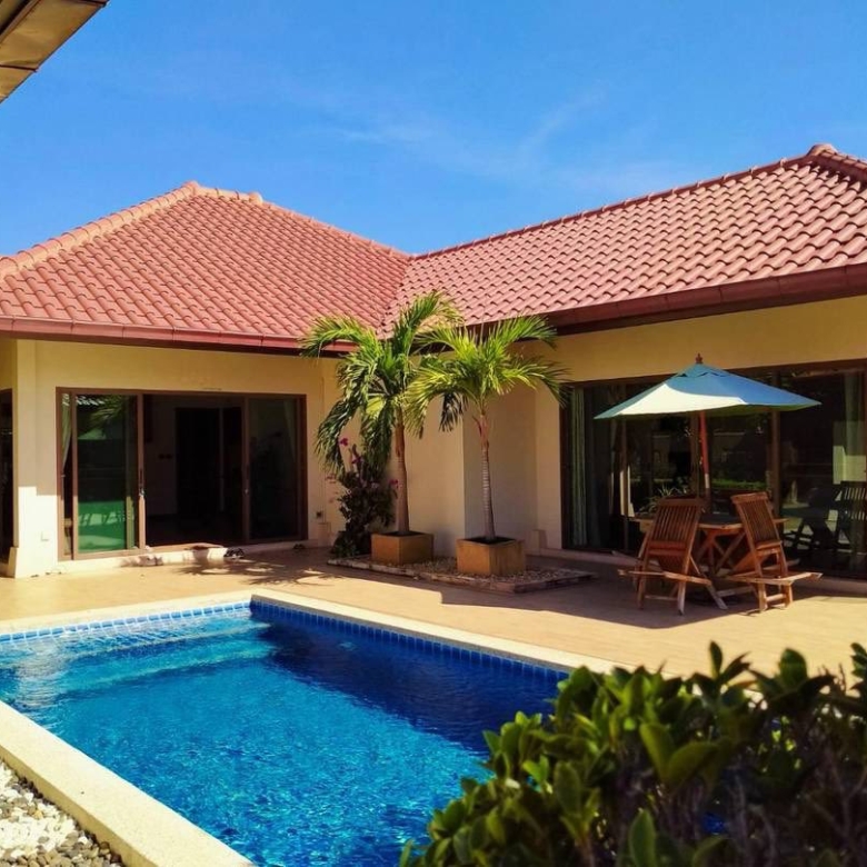 Thai-Balinese style pool villa for rent in Pattaya” / “Interior of 3-bedroom pool villa fully furnished