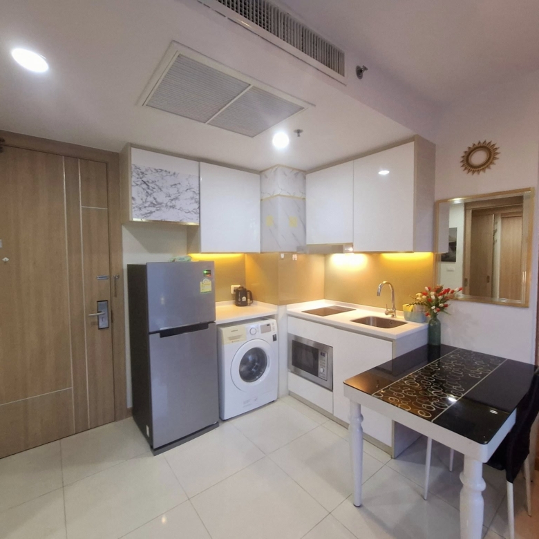 Pool view 1-bedroom condo in Riviera Wongamat for rent” / “Fully furnished Riviera Wongamat unit with full kitchen and pool access