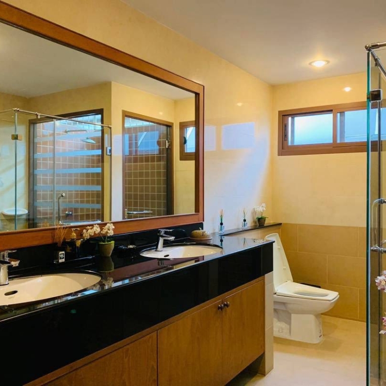 Thai-Balinese style pool villa for rent in Pattaya” / “Interior of 3-bedroom pool villa fully furnished