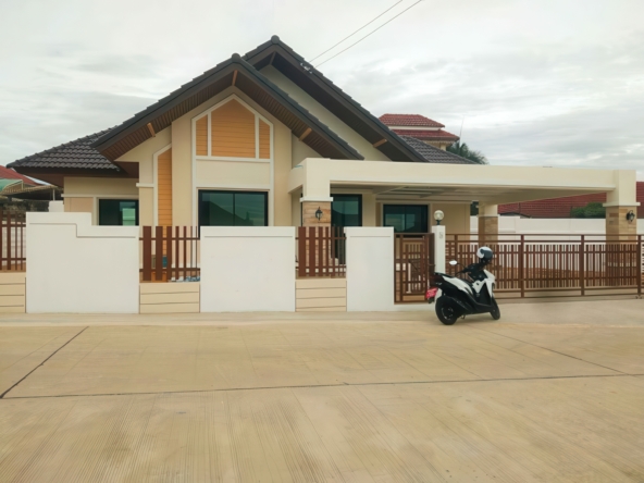 Single house for sale in Bang Saray with tenant