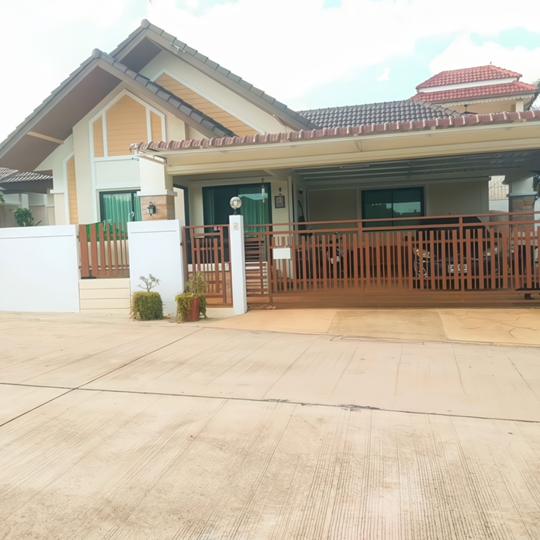 Single house for sale in Bang Saray with tenant