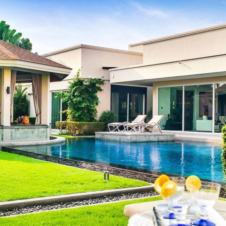 Luxury pool villa for sale in Mabprachan Pattaya