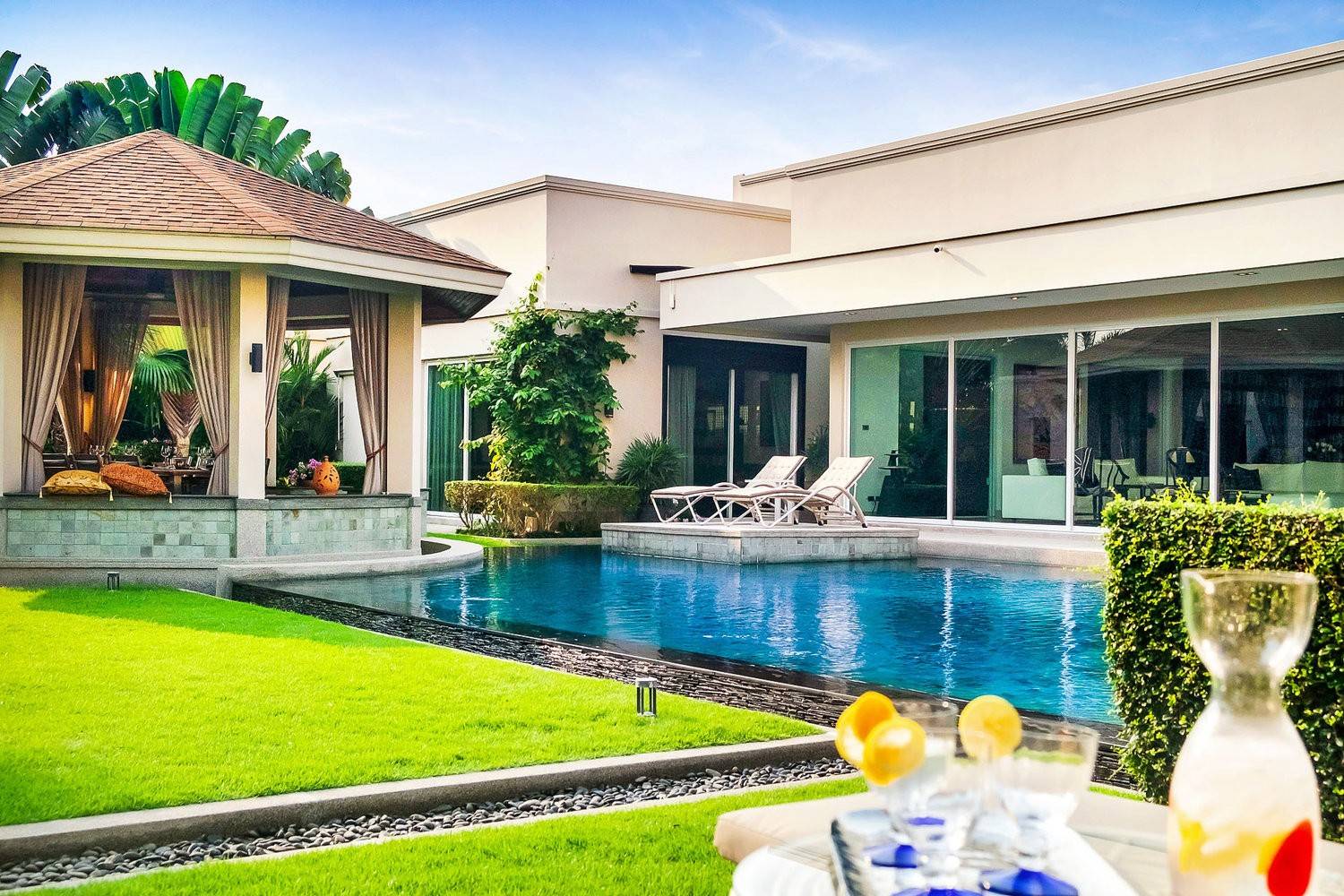 Luxury pool villa for sale in Mabprachan Pattaya