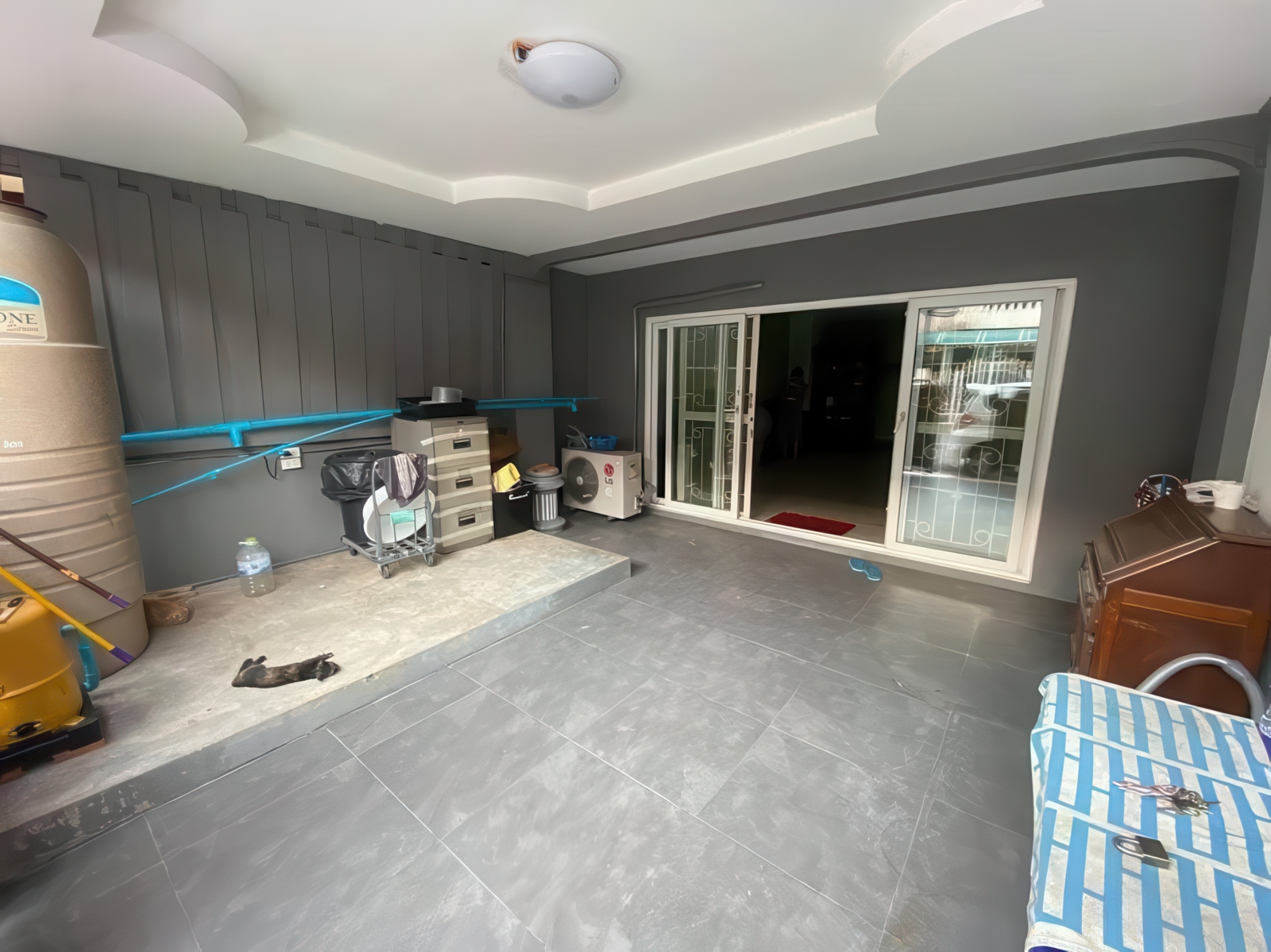 Townhouse for sale Pattaya with parking and tenant