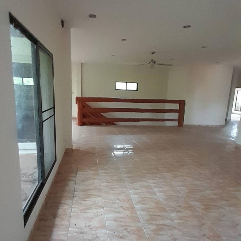 Detached house for renovation in Pattaya with large land
