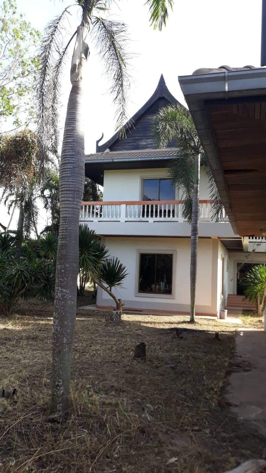 Detached house for renovation in Pattaya with large land