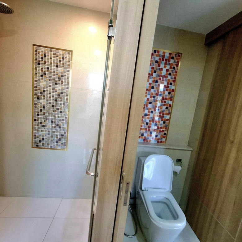 Pool view 1-bedroom condo in Riviera Wongamat for rent” / “Fully furnished Riviera Wongamat unit with full kitchen and pool access