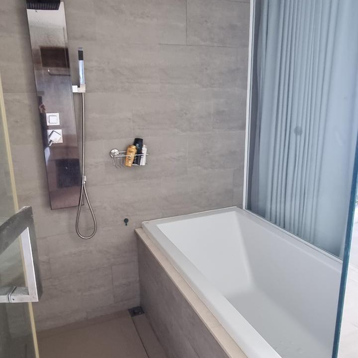 Foreign name sea-view condo in Jomtien, Pattaya – high-floor investment with tenant