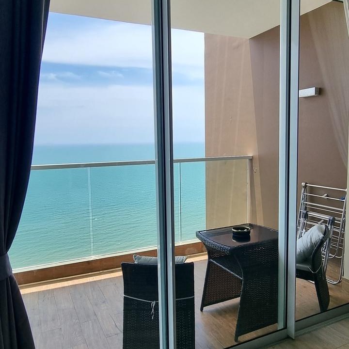 1-bedroom condo for sale in Cetus Jomtien with 55th-floor sea view and balcony