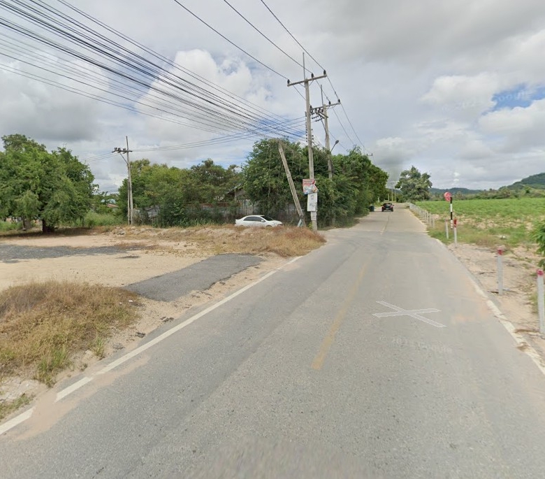 Land for sale in Nong Pla Lai Pattaya – 194 sq.wah plot with road access