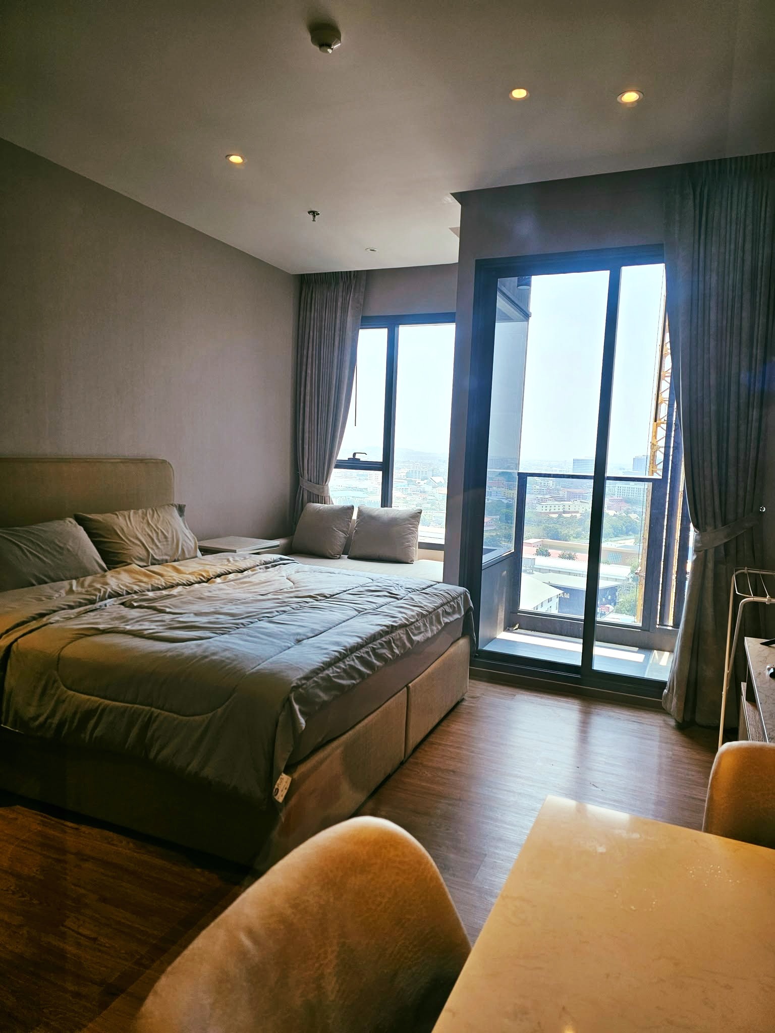 Once Pattaya condo for rent – studio with city view, 16th floor