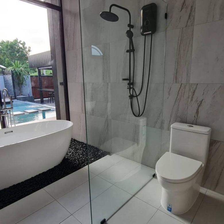 "4-bedroom pool villa for sale in Sattahip – tropical garden and private pool"