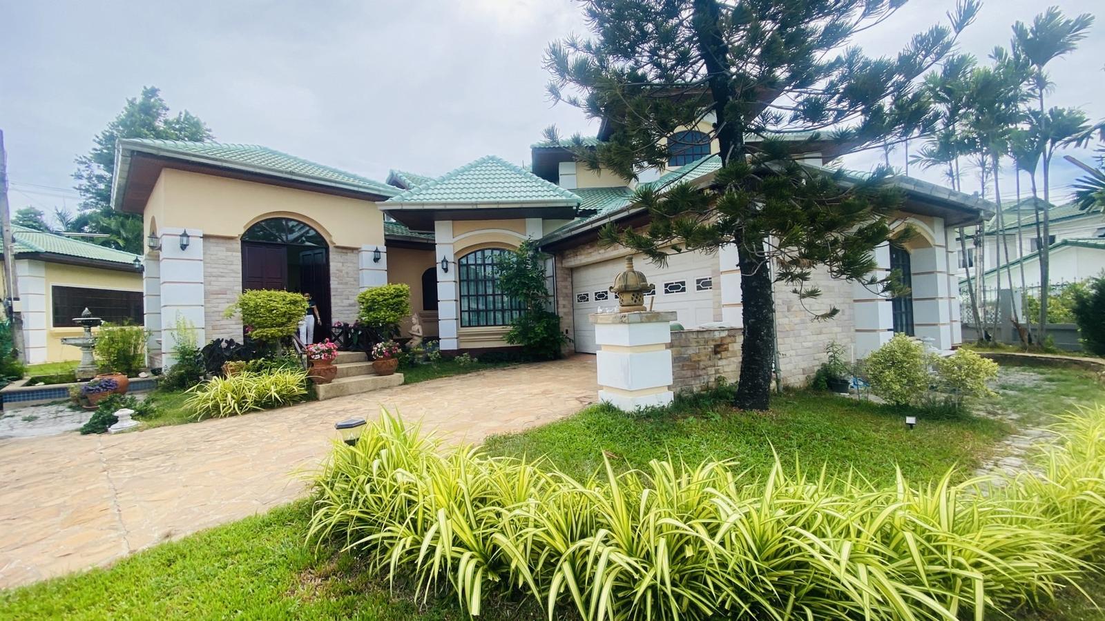 "5-bedroom pool villa in Nern Phlap Wan, Pattaya – large land and tropical garden"