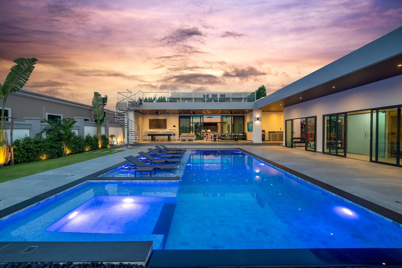 Luxury 6-bedroom pool villa in Siam Royal View Pattaya with landscaped garden and modern architecture