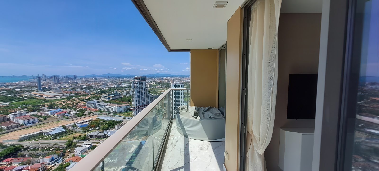 "Copacabana Jomtien high-rise building facing the sea"