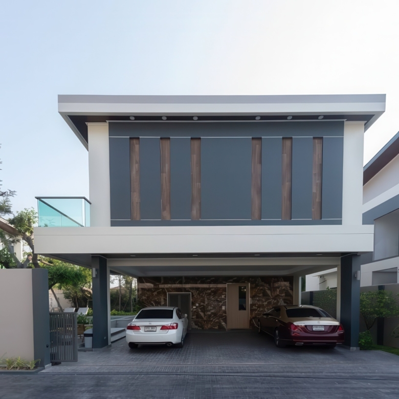 Exterior of 98 Lake Pool Villa with large private pool on Thappraya Rd