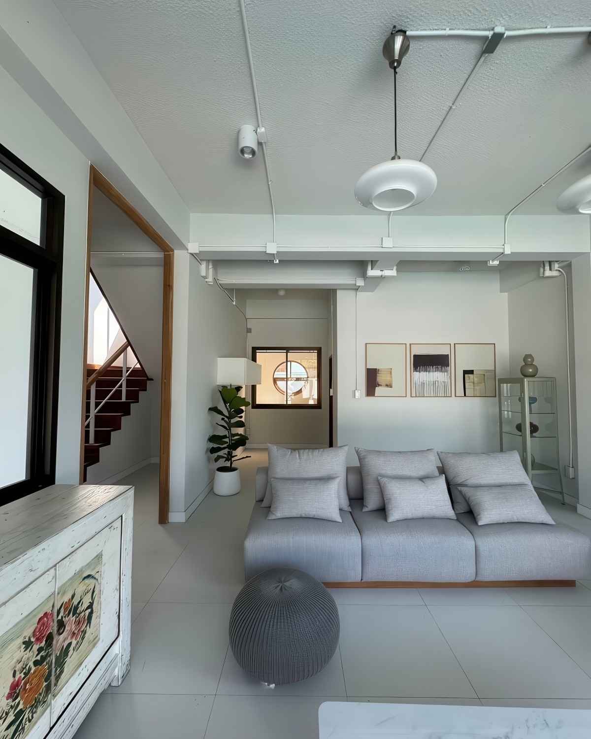 Private swimming pool and garden in 3-bedroom Bang Saray villa