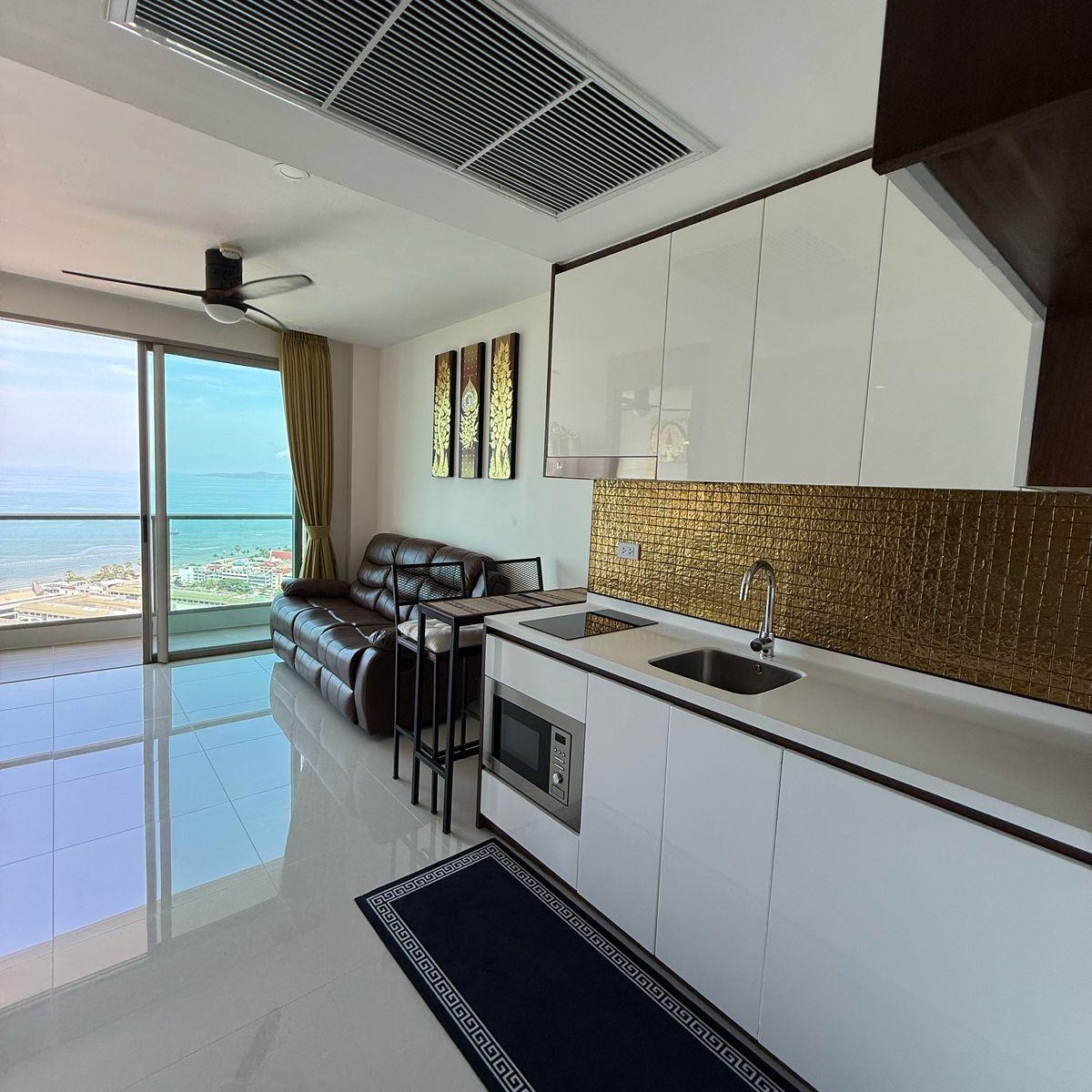 1-bedroom condo for sale in The Riviera Jomtien with 33rd-floor sea view (Building D)