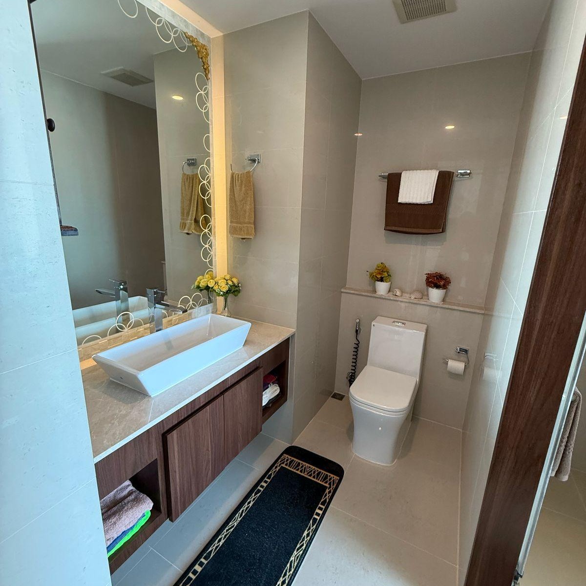 1-bedroom condo for sale in The Riviera Jomtien with 33rd-floor sea view (Building D)