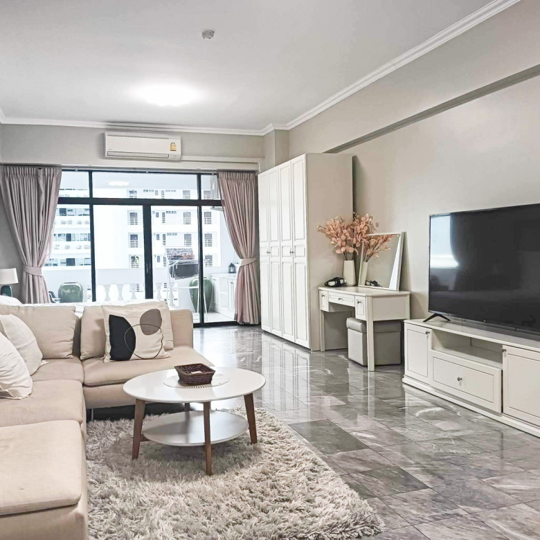 Studio Condo for Rent in Jomtien Complex Pattaya – Sea View