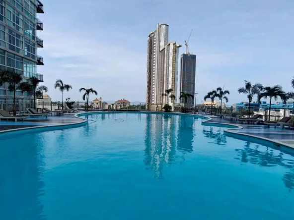 The Twins Tower Jomtien luxury condo pool with ocean view, high-rise condominium facilities and resort-style swimming pool Thailand
